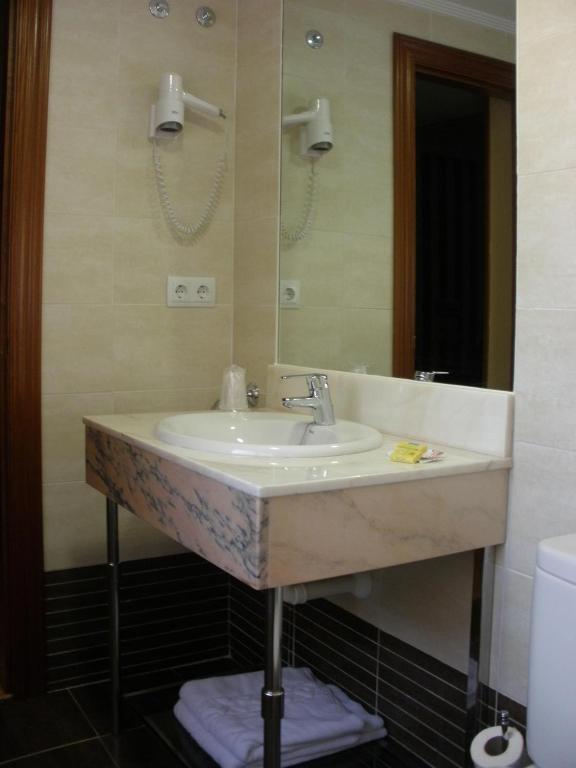 Hostal Virgen Del Villar Лагуна-де-Дуеро Номер фото
