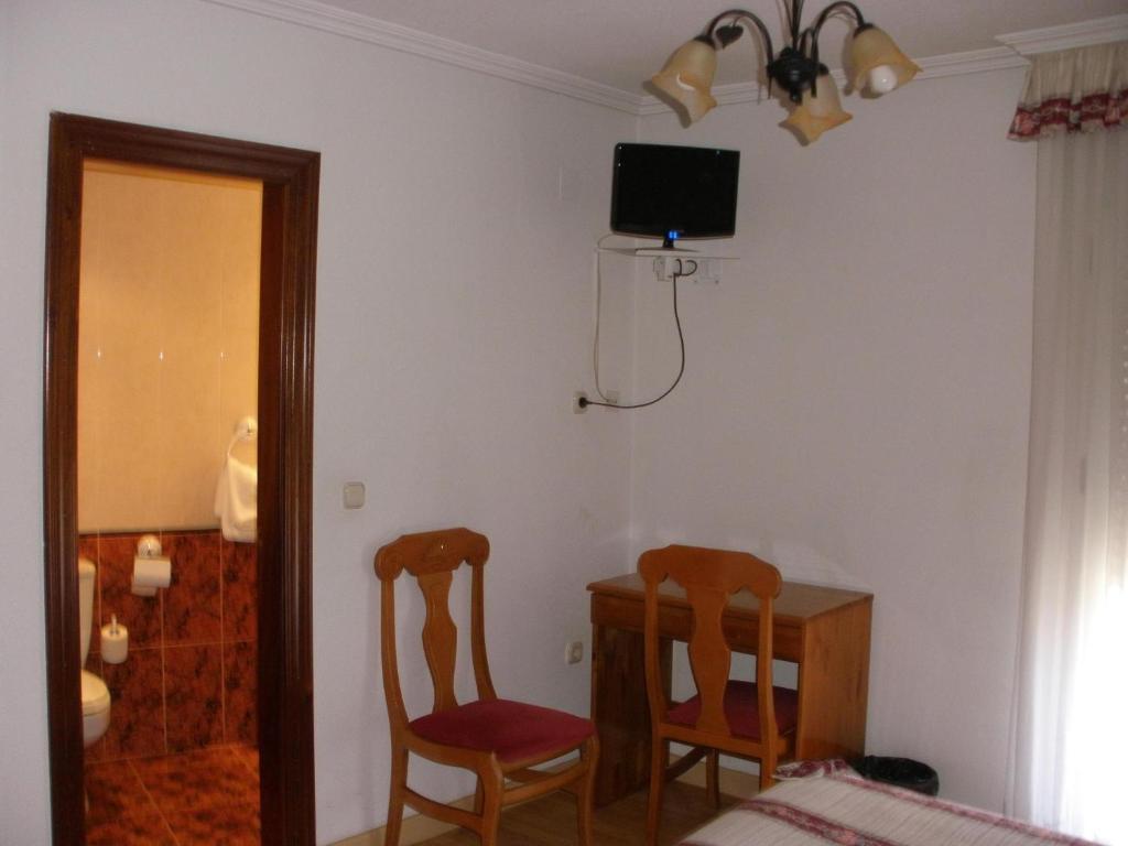 Hostal Virgen Del Villar Лагуна-де-Дуеро Номер фото