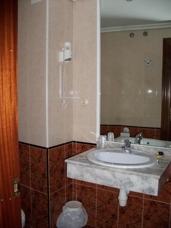Hostal Virgen Del Villar Лагуна-де-Дуеро Номер фото