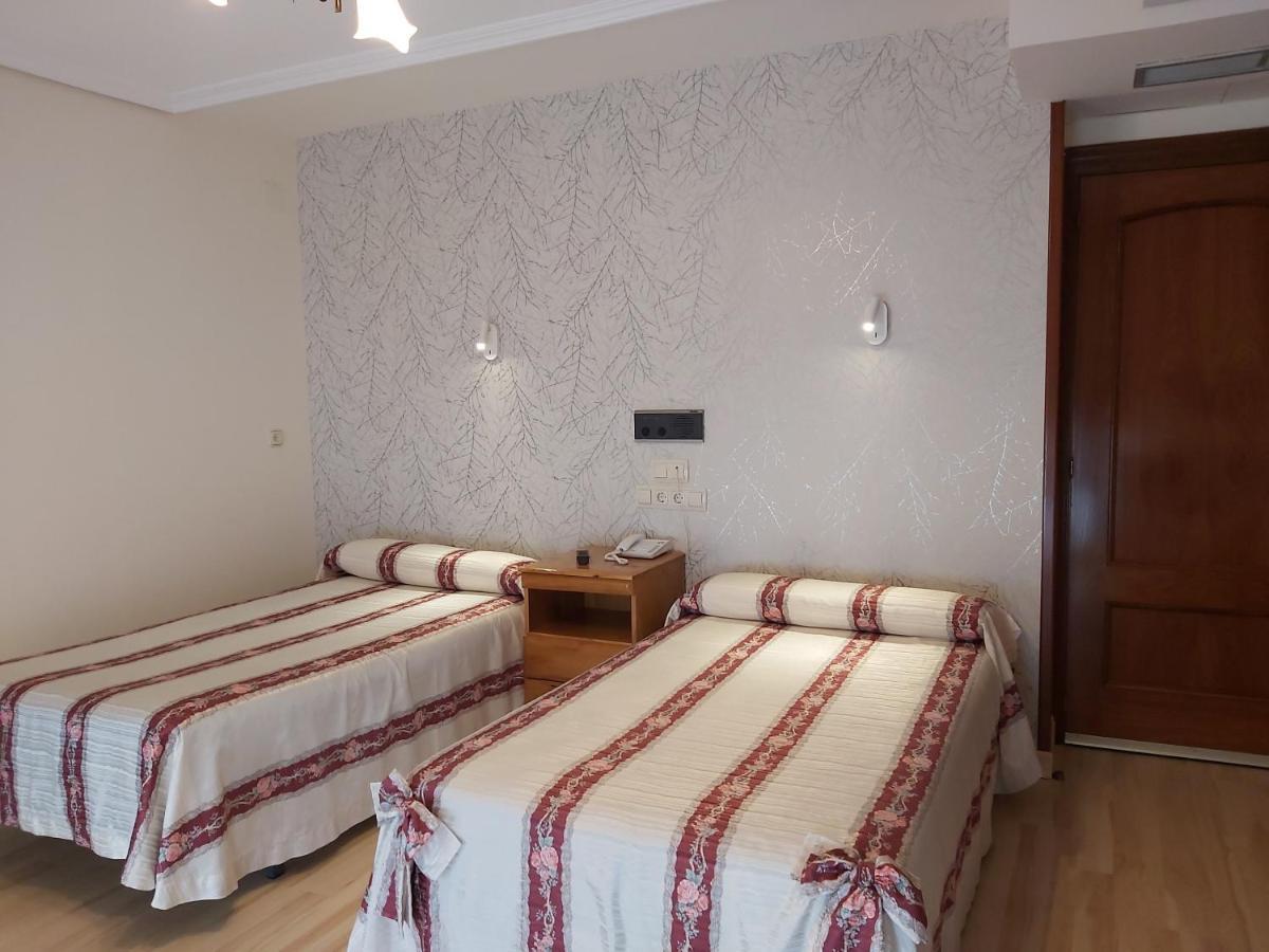 Hostal Virgen Del Villar Лагуна-де-Дуеро Екстер'єр фото