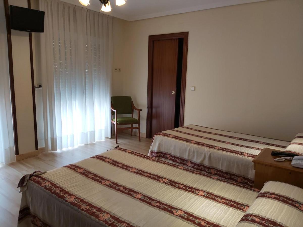 Hostal Virgen Del Villar Лагуна-де-Дуеро Екстер'єр фото